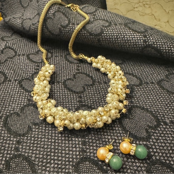 Jewelry lot ~ real champagne pearls & jade stone earrings & rhinestone necklace - Picture 6 of 6